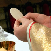 NID-4123_eucharist1.jpg